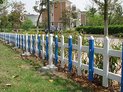 PVC草坪護(hù)欄圖片1