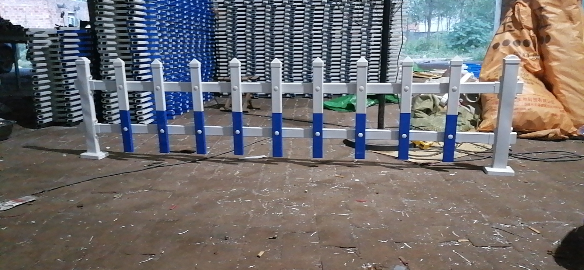 pvc草坪護欄定制